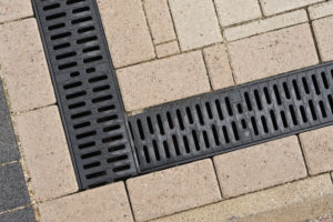 Oberflchenentwsserung - Drainagerinnen in Betonpflaster