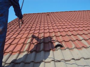 Dachbeschichtung – wenig Kosten statt neues Dach