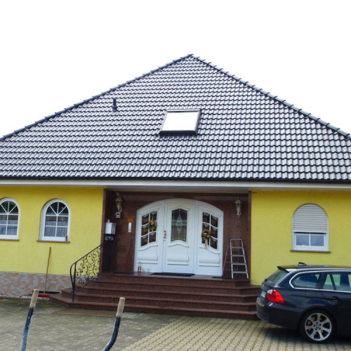 Dachbeschichtung in Anthrazit bei einem Eigenheim in Wächtersbach