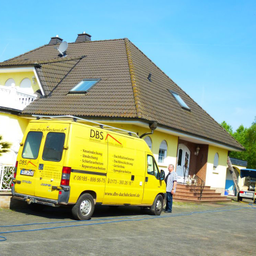 Dachbeschichtung in Anthrazit bei einem Eigenheim in Wächtersbach