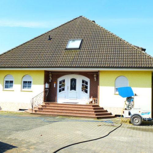 Dachbeschichtung in Anthrazit bei einem Eigenheim in Wächtersbach