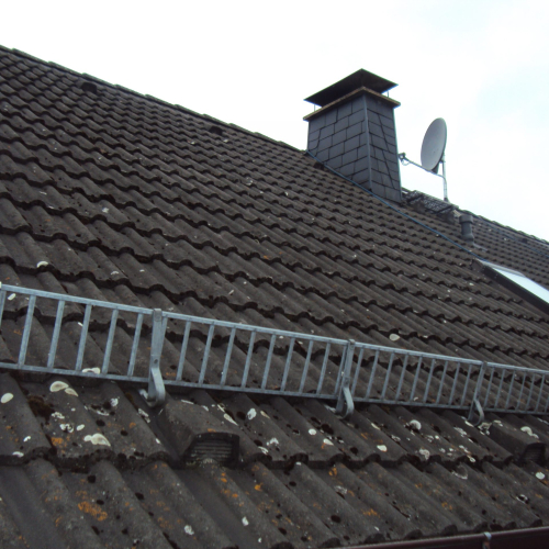 Dachsanierung bei Solaranlage