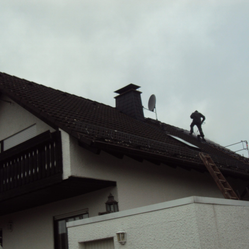 Dachsanierung bei Solaranlage