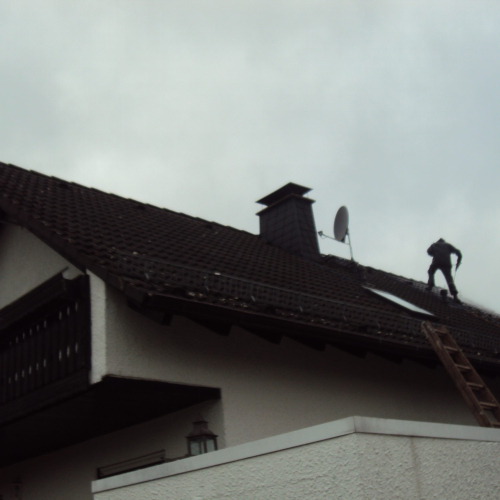 Dachsanierung bei Solaranlage