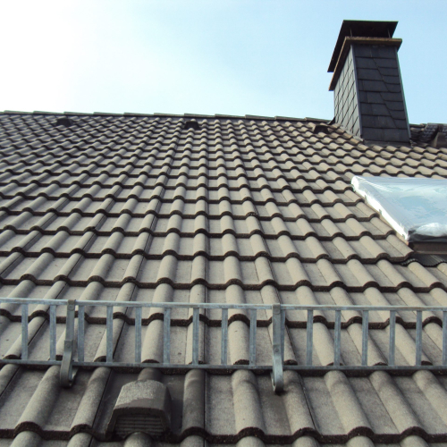 Dachsanierung bei Solaranlage