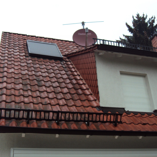 Reinigung und Beschichtung 25 Jahre alter Tondachziegel