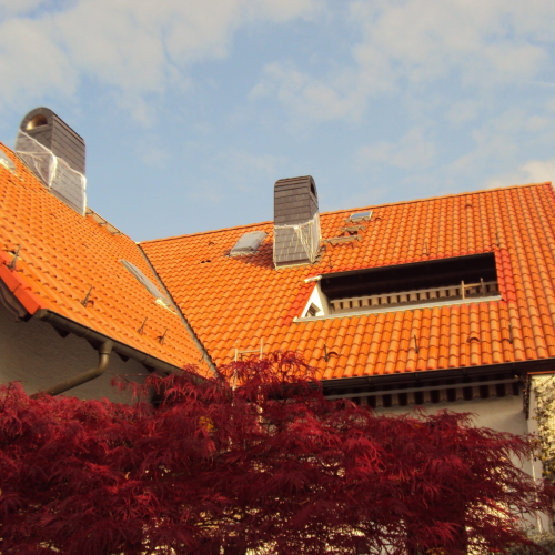 Dachsanierung in Ziegelrot