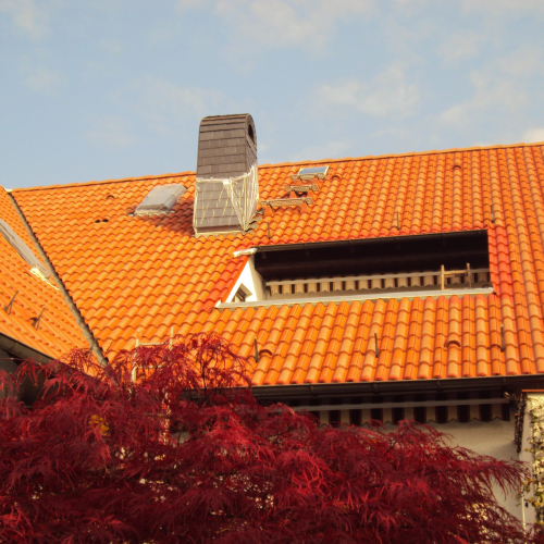 Dachsanierung in Ziegelrot