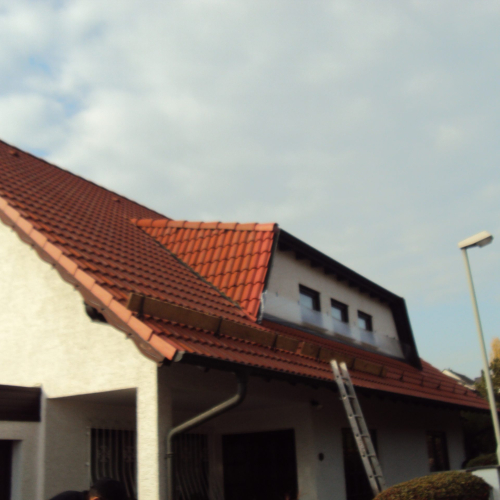 Dachsanierung in Ziegelrot