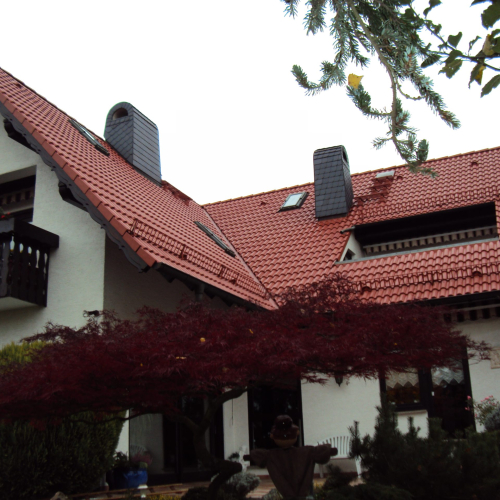 Dachsanierung in Ziegelrot