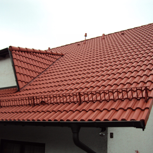 Dachsanierung in Ziegelrot