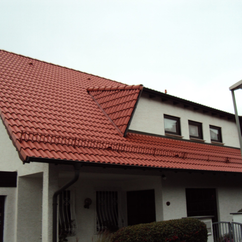 Dachsanierung in Ziegelrot