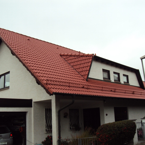 Dachsanierung in Ziegelrot