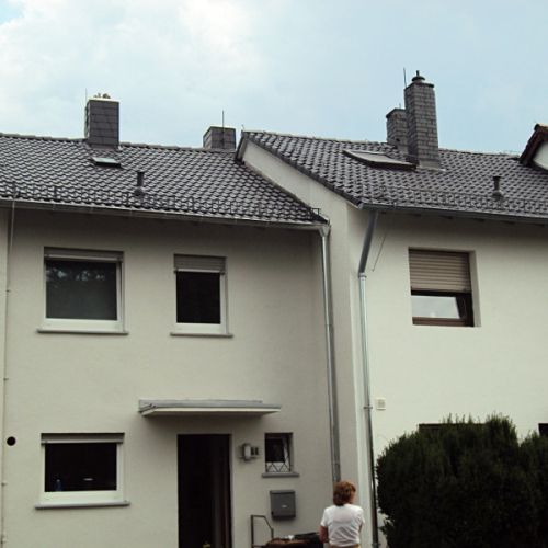 Dachreinigung und Beschichtung an 2 Doppelhaushälften in Anthrazit