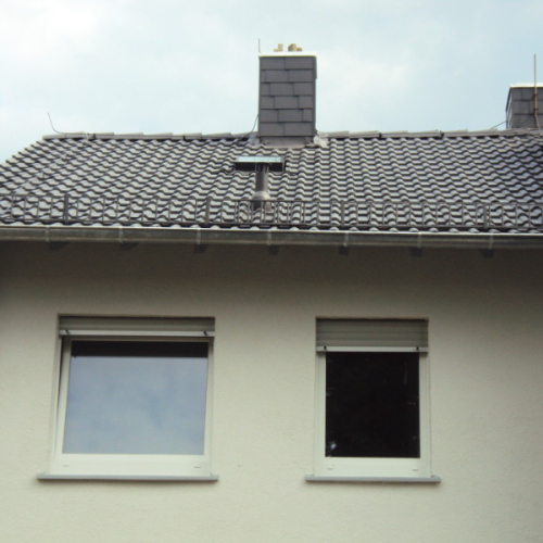 Dachreinigung und Beschichtung an 2 Doppelhaushälften in Anthrazit