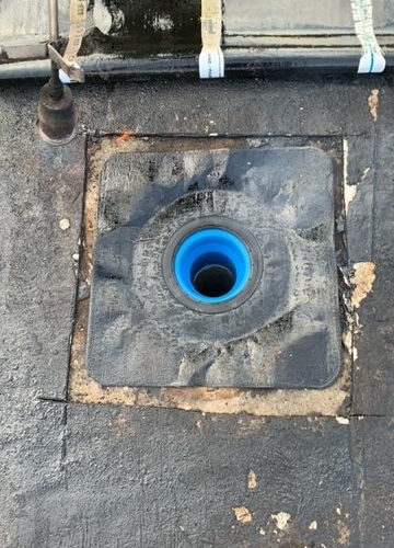 Flachdachaufbau mit Dämmung und Fassadensanierung