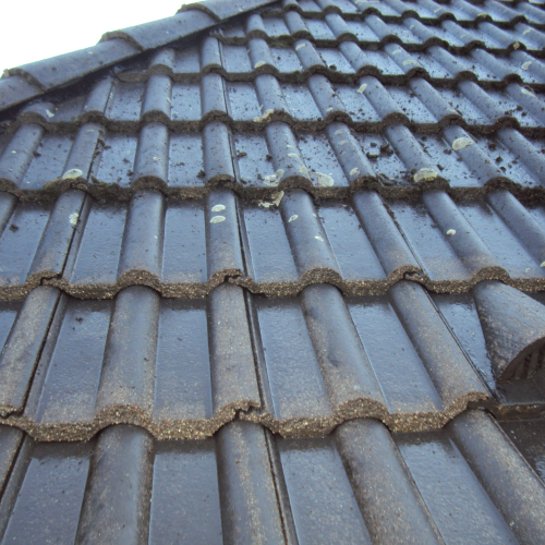 Dachbeschichtung in Ziegelrot