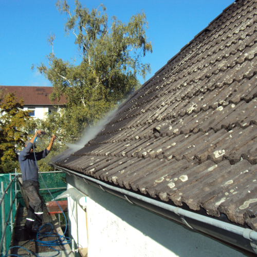 Dachbeschichtung in Ziegelrot