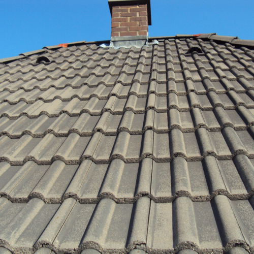 Dachbeschichtung in Ziegelrot