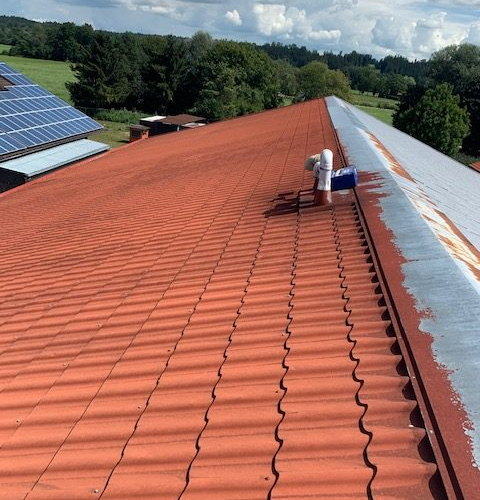 600 m² Blechdach Gewerbeobjekt - Dachsanierung durch Dachreinigung & Dachbeschichtung