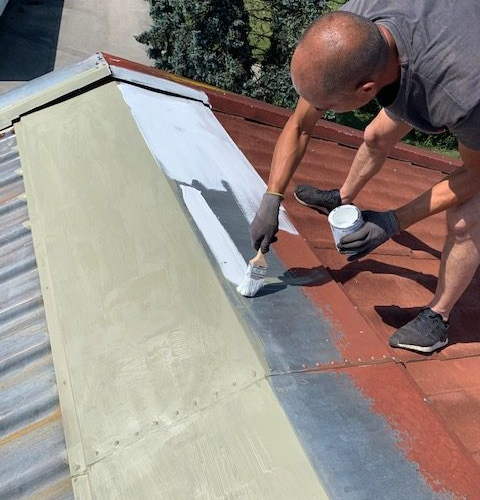 600 m² Blechdach Gewerbeobjekt - Dachsanierung durch Dachreinigung & Dachbeschichtung