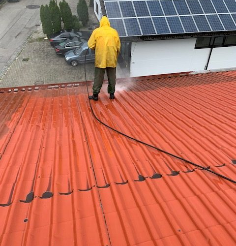 600 m² Blechdach Gewerbeobjekt - Dachsanierung durch Dachreinigung & Dachbeschichtung