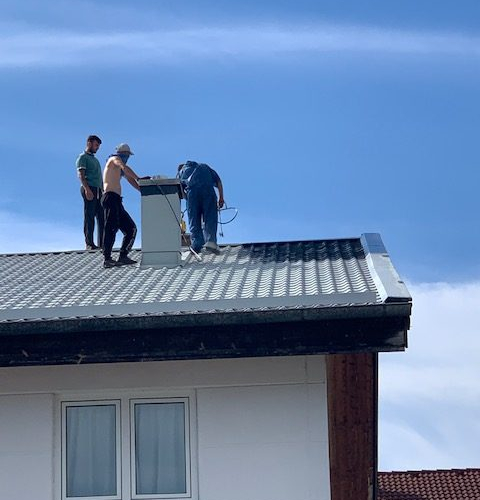 600 m² Blechdach Gewerbeobjekt - Dachsanierung durch Dachreinigung & Dachbeschichtung