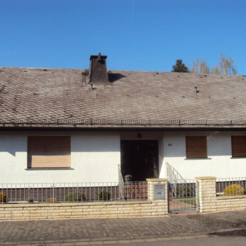 Reinigung und Beschichtung eines Kunstschiefer-Daches