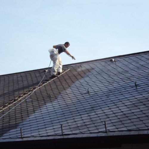 Reinigung und Beschichtung eines Kunstschiefer-Daches