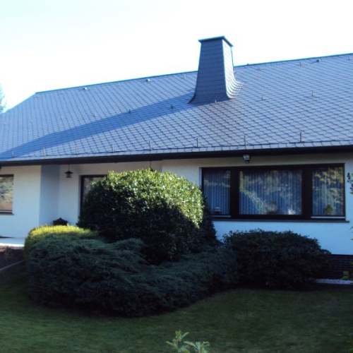 Reinigung und Beschichtung eines Kunstschiefer-Daches