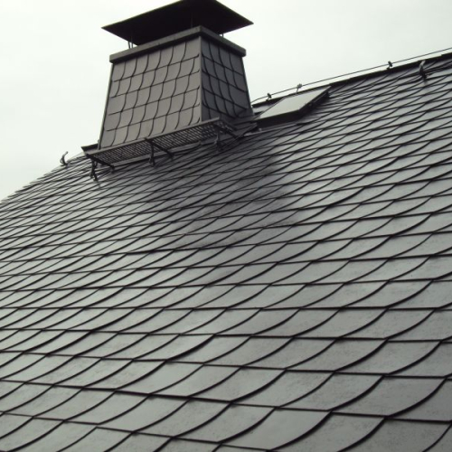 Sanierung und Beschichtung eines Kunstschiefer-Daches