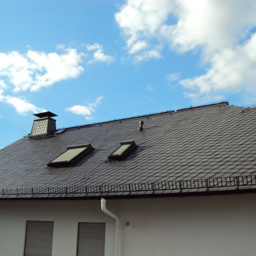 Sanierung und Beschichtung eines Kunstschiefer-Daches