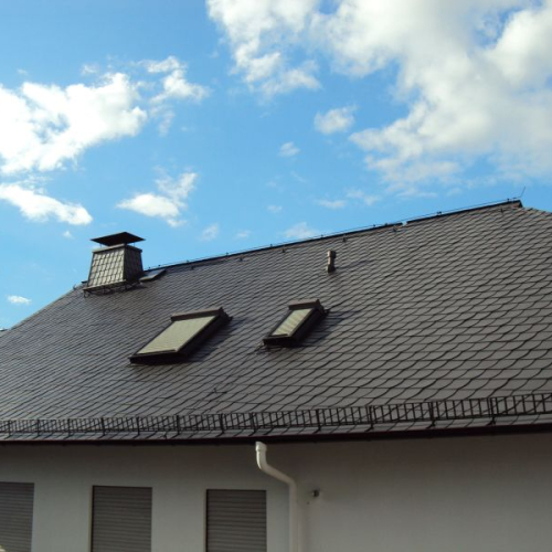 Sanierung und Beschichtung eines Kunstschiefer-Daches
