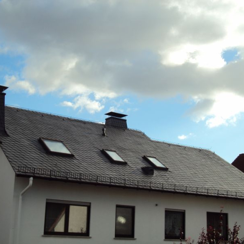 Sanierung und Beschichtung eines Kunstschiefer-Daches