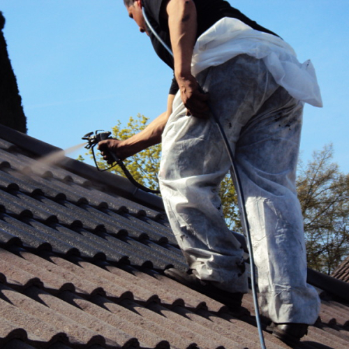 Dachreinigung und Dachbeschichtung am Walmdach