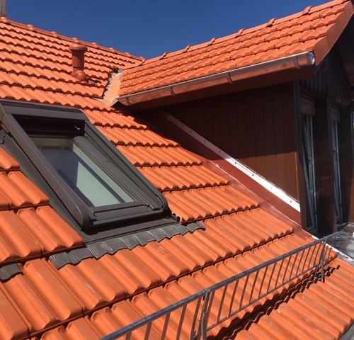 Dach und Fassade  an denkmalgeschütztes Altstadt-Objekt