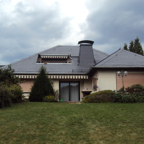 Dachsanierung und -beschichtung einer Villa in Fürstenfeldbruck