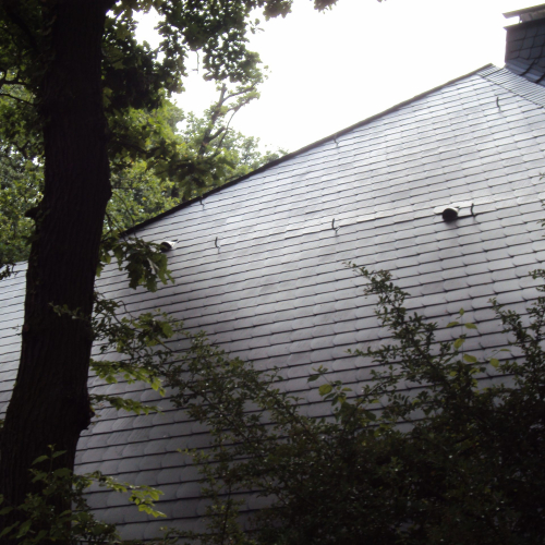 Einsparung von über 100.000 Euro – Sanierung des Kunstschieferdaches einer Villa