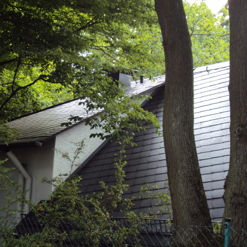 Einsparung von über 100.000 Euro – Sanierung des Kunstschieferdaches einer Villa