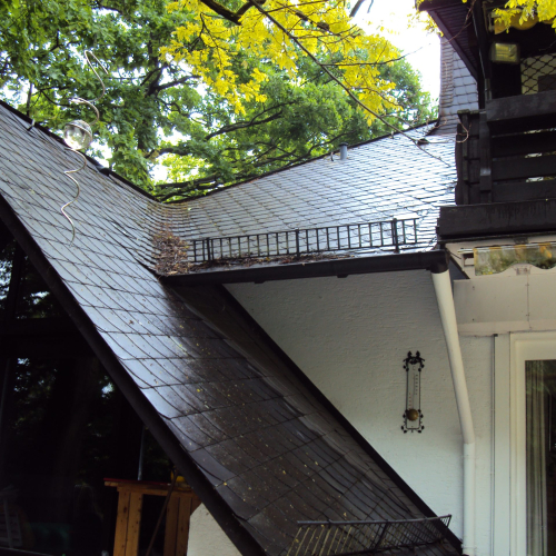 Einsparung von über 100.000 Euro – Sanierung des Kunstschieferdaches einer Villa