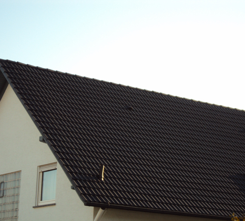 Dachsanierung bei Betonziegeln in Anthrazit