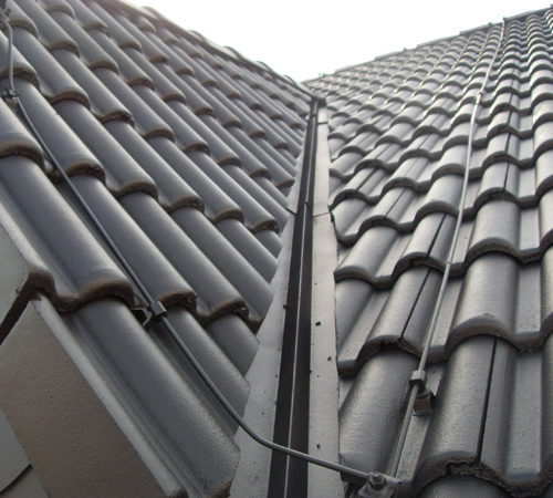 Dachreinigung und Beschichtung in Anthrazit und Edelschwarz