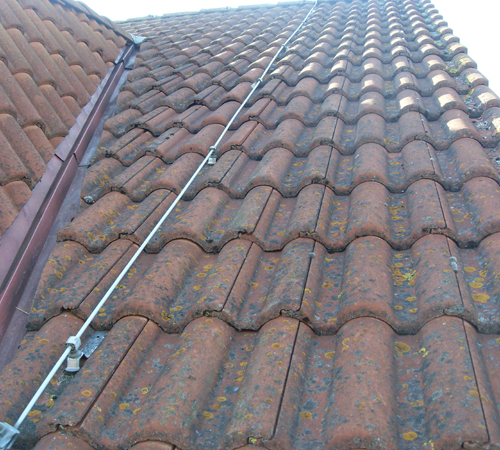 Dachreinigung und Beschichtung in Anthrazit und Edelschwarz