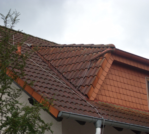 Dachreinigung und Beschichtung in Anthrazit und Edelschwarz