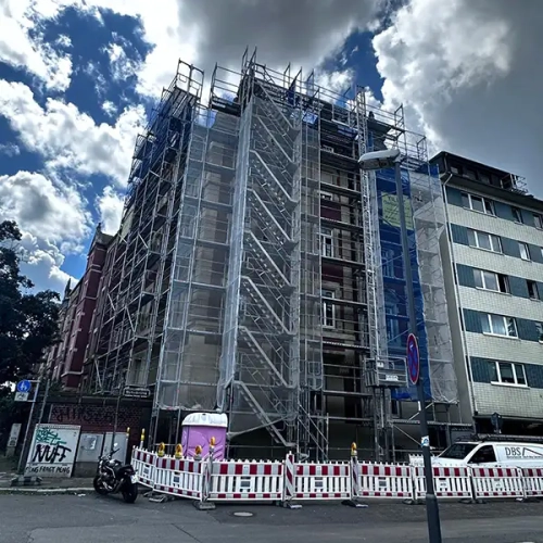 Historisches Gebäude komplett eingerüstet und Spenglerarbeiten ausgeführt