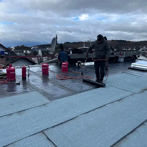 Sanierung eines Flachdachs mit 6° Gefälle in Hanau