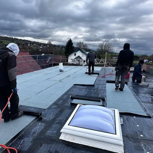 Sanierung eines Flachdachs mit 6° Gefälle in Hanau
