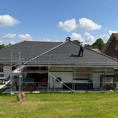 350m² Dachreinigung und Beschichtung in NANO-TOP anthrazit 