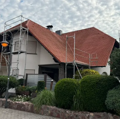 350m² Biberschwanz-Dach, reinigen und NANO-Premium-Beschichtung in Ziegelrot