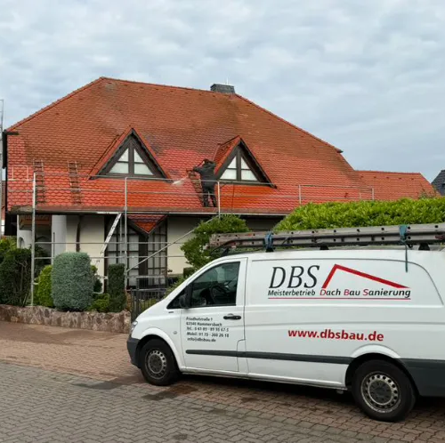 350m² Biberschwanz-Dach, reinigen und NANO-Premium-Beschichtung in Ziegelrot